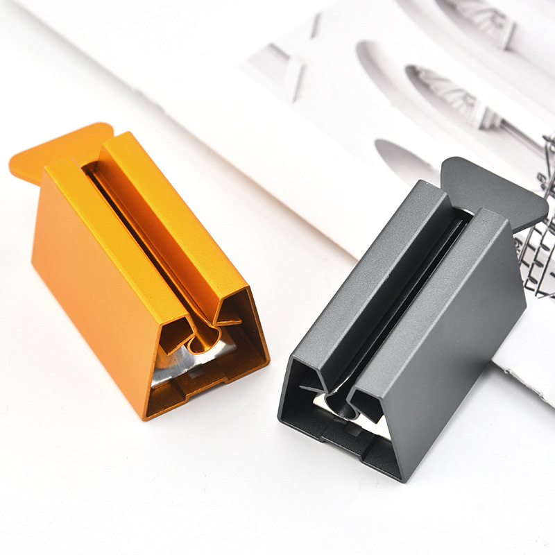 Extruder pentru pastă de dinți – aluminiu, mecanism manual și rotativ, pentru adulți