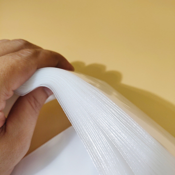 Egyszer használatos PE díszítő zacskó, vastított kivitelben, krém és tortadíszítéshez, alkalmas bébiételekhez.