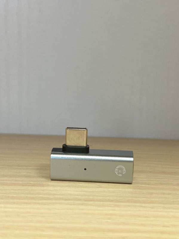 Traducător AI Ai-01 — compatibil cu căști Bluetooth și ochelari Bluetooth, interpretare simultană, interfață Type-C, corp din aliaj de aluminiu (Model Ai-01; 5V; Type-C; aliaj de aluminiu)