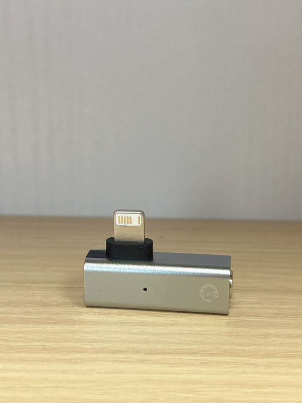 Traducător AI Ai-01 — compatibil cu căști Bluetooth și ochelari Bluetooth, interpretare simultană, interfață Type-C, corp din aliaj de aluminiu (Model Ai-01; 5V; Type-C; aliaj de aluminiu)