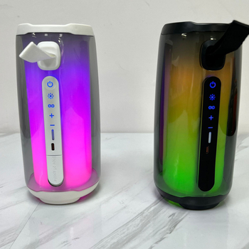Prijenosni Bluetooth zvučnik s pulsirajućom ambijentalnom svjetlošću i dualnim mikrofonom za karaoke, izlaz 6W, BT 5.0, baterija 1200–2000mAh, frekvencijski raspon 20Hz–20kHz, SNR ≥75dB