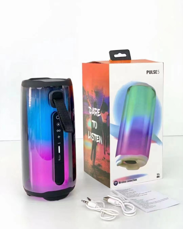 Prijenosni Bluetooth zvučnik s pulsirajućom ambijentalnom svjetlošću i dualnim mikrofonom za karaoke, izlaz 6W, BT 5.0, baterija 1200–2000mAh, frekvencijski raspon 20Hz–20kHz, SNR ≥75dB