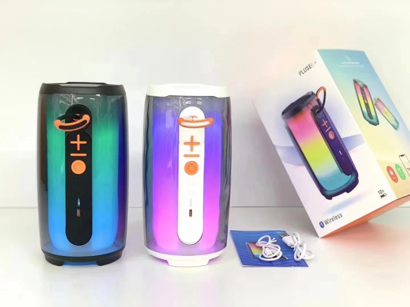 Prijenosni Bluetooth zvučnik s pulsirajućom ambijentalnom svjetlošću i dualnim mikrofonom za karaoke, izlaz 6W, BT 5.0, baterija 1200–2000mAh, frekvencijski raspon 20Hz–20kHz, SNR ≥75dB