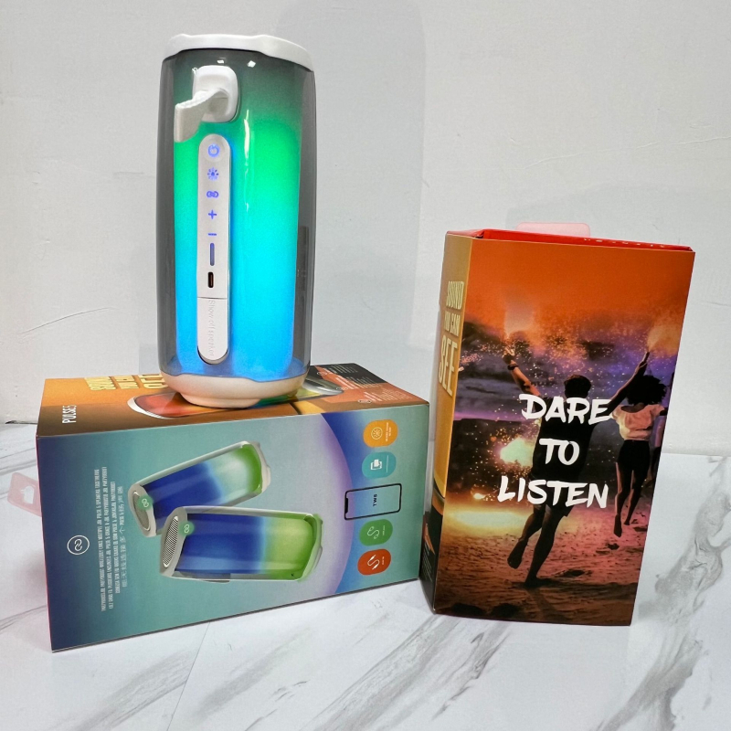 Prijenosni Bluetooth zvučnik s pulsirajućom ambijentalnom svjetlošću i dualnim mikrofonom za karaoke, izlaz 6W, BT 5.0, baterija 1200–2000mAh, frekvencijski raspon 20Hz–20kHz, SNR ≥75dB
