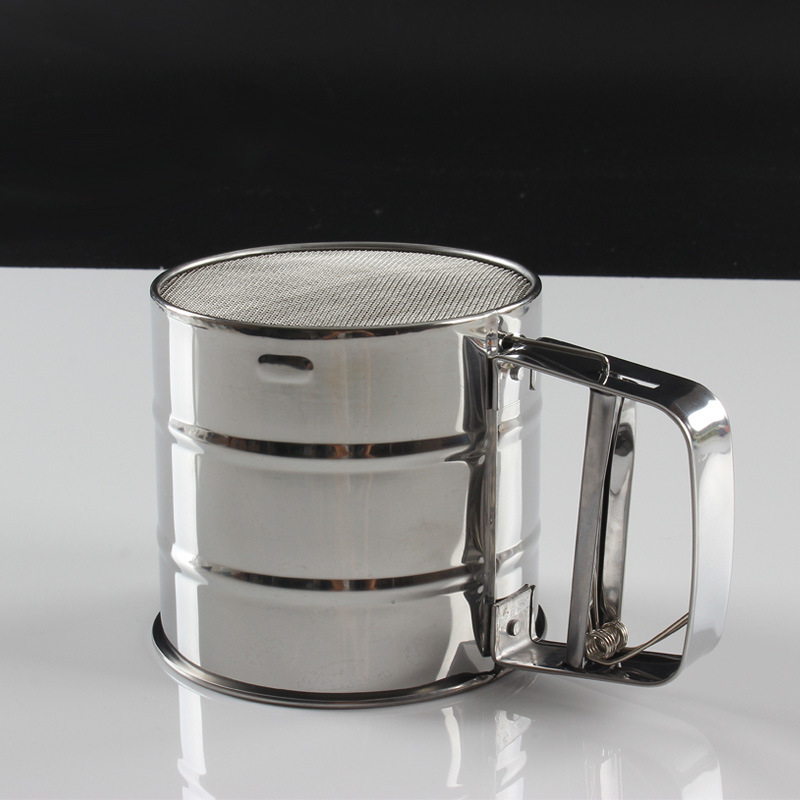 Kétrétegű liszt-szitó pohár, 24-es hálóval, félautomata kézi működés, rozsdamentes acélból