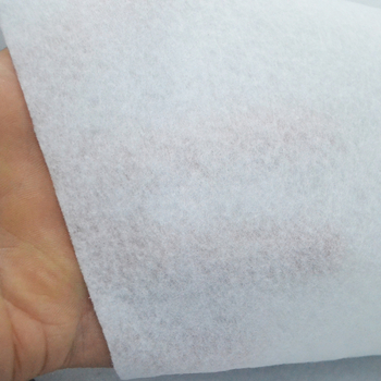 Panou din bumbac cu tehnică needle-punched, cu adeziv pe o singură parte | Material compozit poliester-bumbac | Opțiuni de greutate: 80 g, 120 g, 200 g | Pentru căptușeală de haine și căptușeală DIY