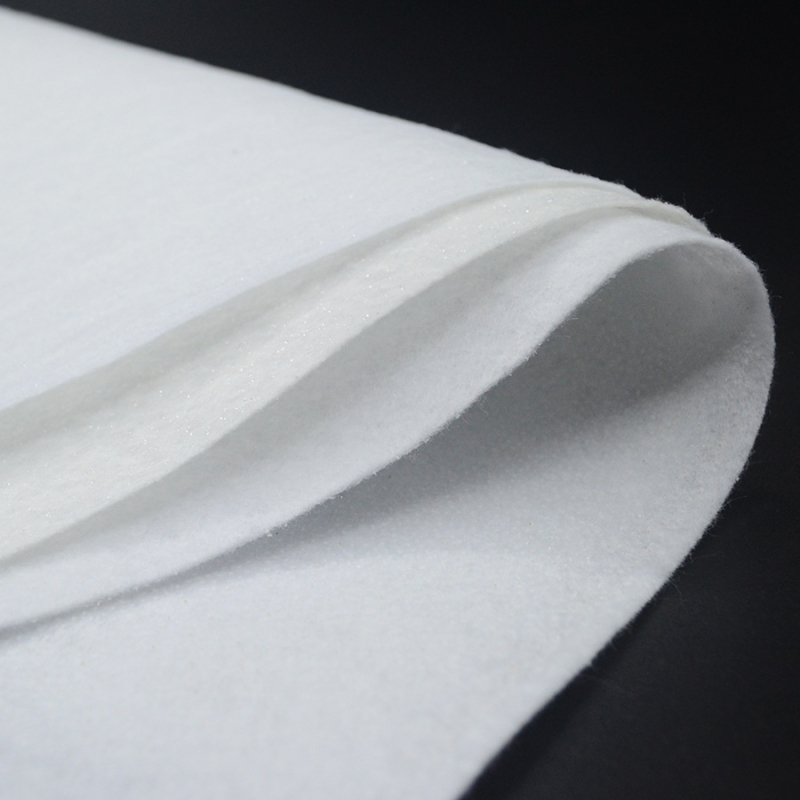 Panou din bumbac cu tehnică needle-punched, cu adeziv pe o singură parte | Material compozit poliester-bumbac | Opțiuni de greutate: 80 g, 120 g, 200 g | Pentru căptușeală de haine și căptușeală DIY