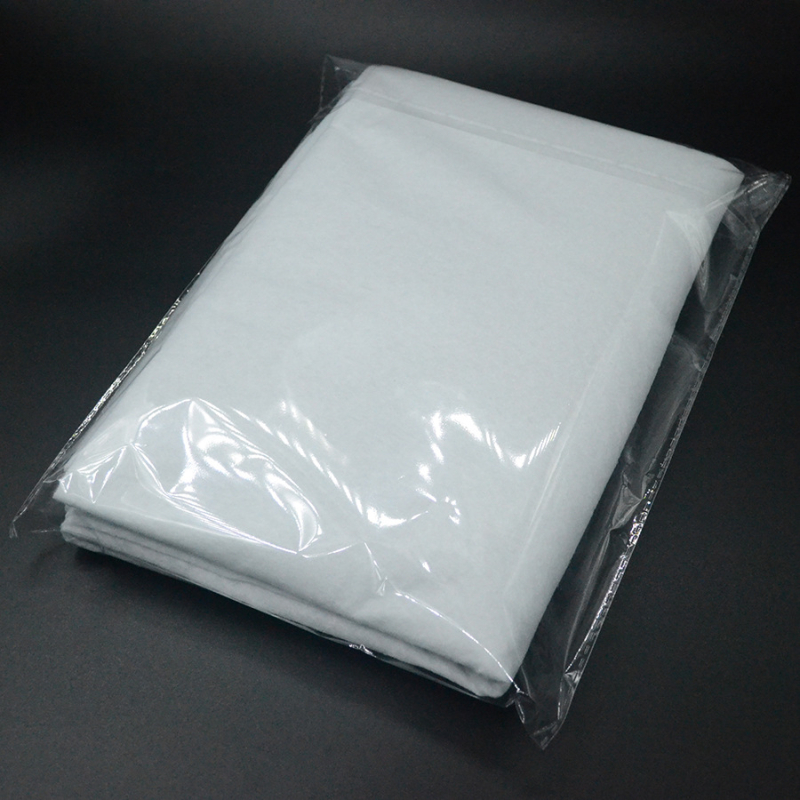 Panou din bumbac cu tehnică needle-punched, cu adeziv pe o singură parte | Material compozit poliester-bumbac | Opțiuni de greutate: 80 g, 120 g, 200 g | Pentru căptușeală de haine și căptușeală DIY