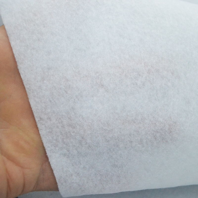 Panou din bumbac cu tehnică needle-punched, cu adeziv pe o singură parte | Material compozit poliester-bumbac | Opțiuni de greutate: 80 g, 120 g, 200 g | Pentru căptușeală de haine și căptușeală DIY