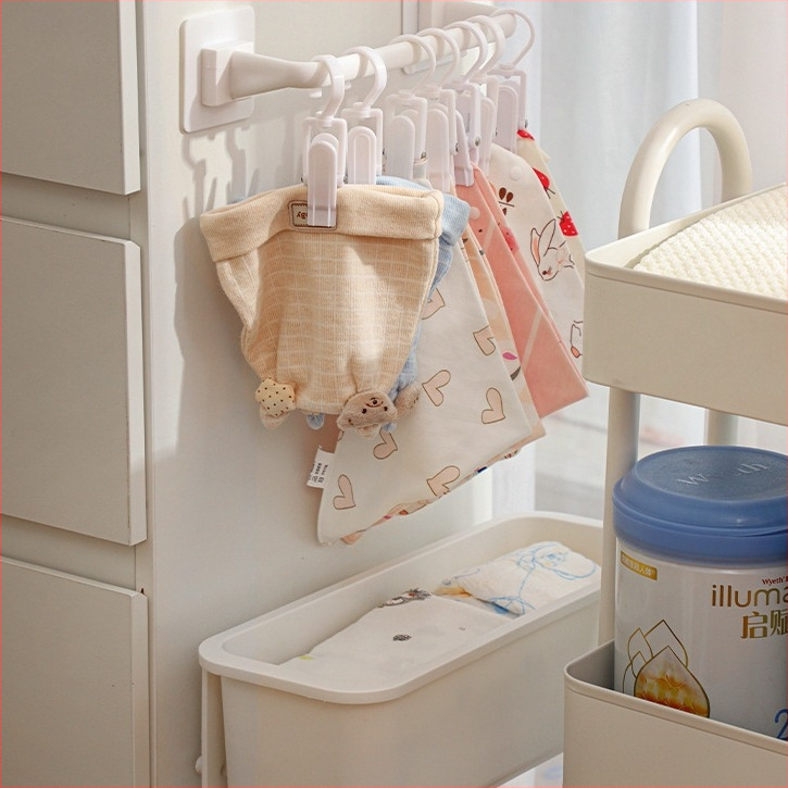 Bară pentru uscat haine cu clipsuri (Material: Plastic; Categoria produsului: Bară pentru uscat haine; Utilizare: pentru agățare în dormitor; Lansare: Iarna 2017; Stil: Modern și minimalist)