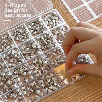 Cutie transparentă cu 28 compartimente pentru depozitarea unghiilor și a bijuteriilor, capac sigilat cu clapă, din rășină