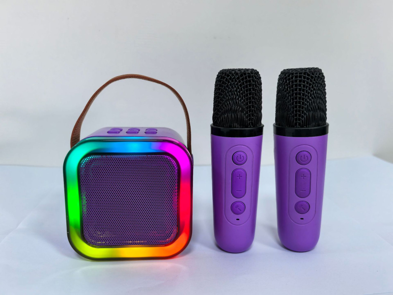 K12 Bluetooth zvučnik s integriranim mikrofonom za vanjsko emitiranje uživo, prenosni, verzija 5.0, 5W, frekvencijski odziv 100 Hz–20 kHz, SNR ≥70 dB, ugrađena baterija 800–1000 mAh