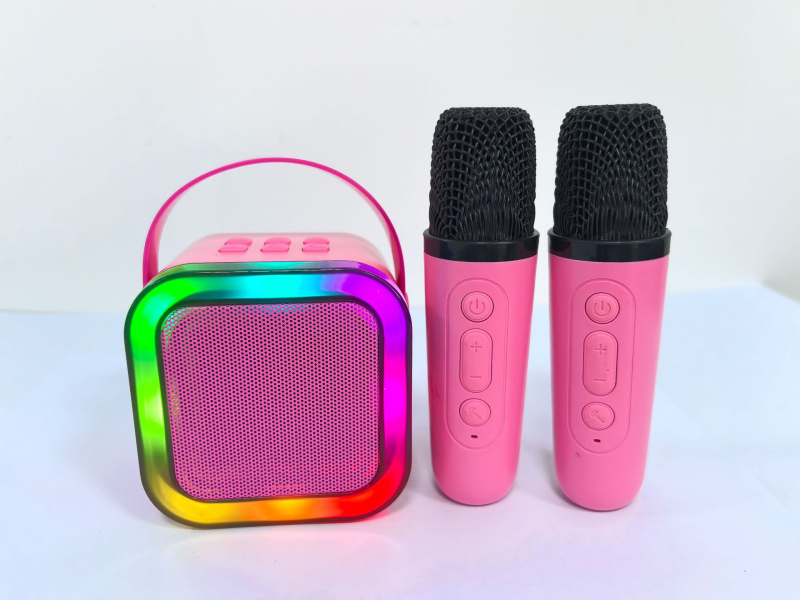 K12 Bluetooth zvučnik s integriranim mikrofonom za vanjsko emitiranje uživo, prenosni, verzija 5.0, 5W, frekvencijski odziv 100 Hz–20 kHz, SNR ≥70 dB, ugrađena baterija 800–1000 mAh