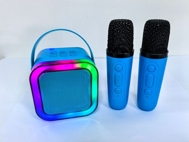 K12 Bluetooth zvučnik s integriranim mikrofonom za vanjsko emitiranje uživo, prenosni, verzija 5.0, 5W, frekvencijski odziv 100 Hz–20 kHz, SNR ≥70 dB, ugrađena baterija 800–1000 mAh