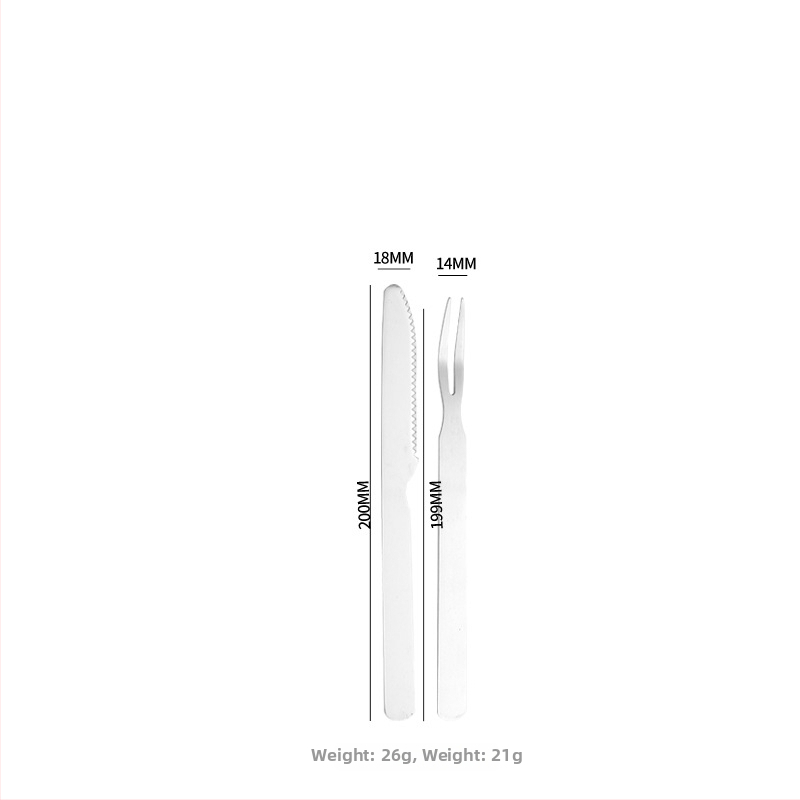 Set noževa i vilica za vanjsko roštiljanje s drvenim ručkama i nehrđajućim oštricama — uključuje nož za meso, nož za steak i roštiljske vilice, u modernom minimalističkom stilu