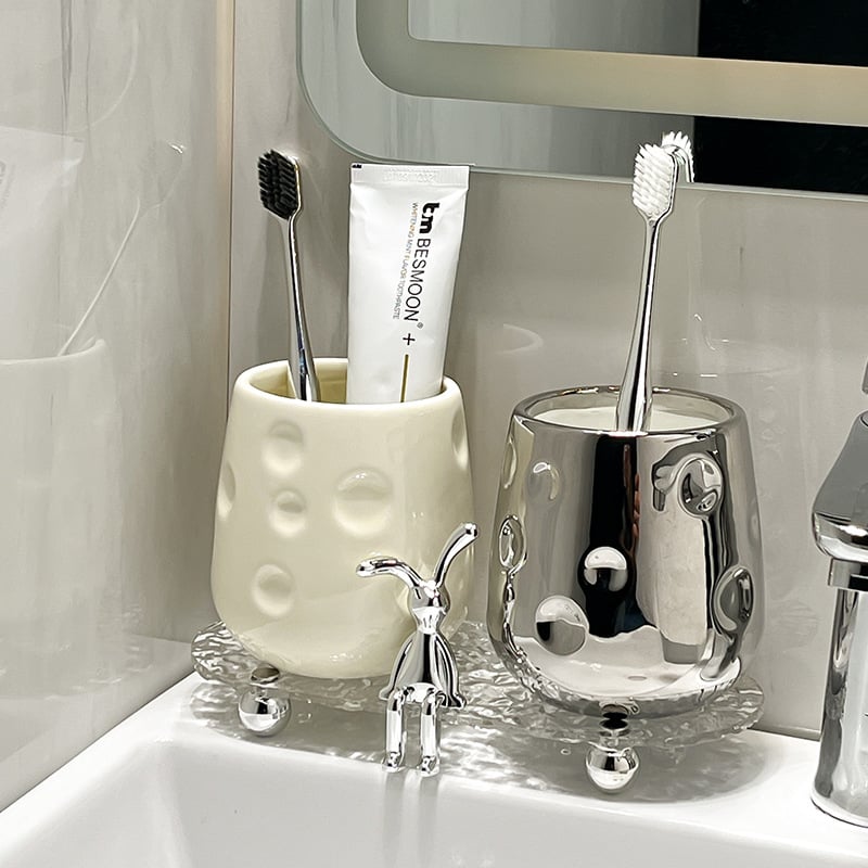 Căni ceramice pentru clătire a gurii pentru cuplu, cu suport – set de baie luxos (2 buc.)