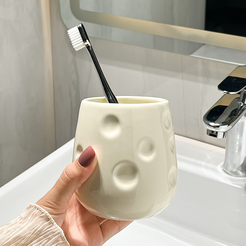 Căni ceramice pentru clătire a gurii pentru cuplu, cu suport – set de baie luxos (2 buc.)