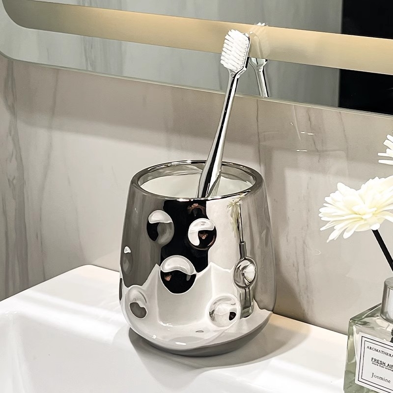 Căni ceramice pentru clătire a gurii pentru cuplu, cu suport – set de baie luxos (2 buc.)