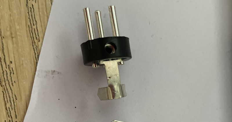 Cap microfon XLR femelă, 3 pini, fără carcasă; frecvență 100 Hz–20 kHz; SNR ≥ 100 dB; fără baterie