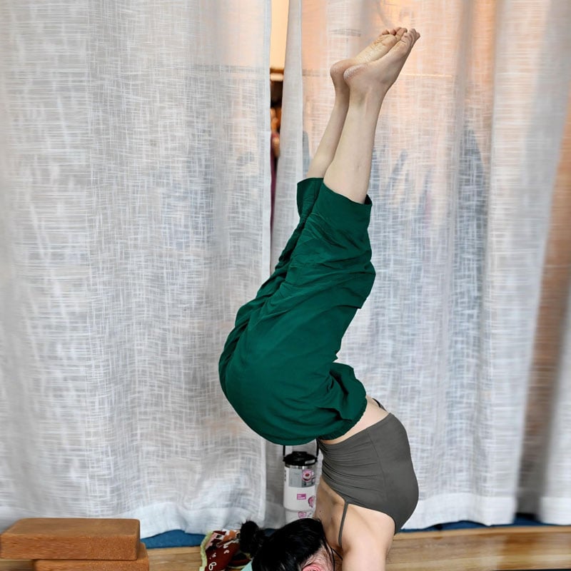 Női mindennapi nadrág magas derekú, cropped hossz, 70–80% pamut, slim fazon, japán–koreai lazító stílus