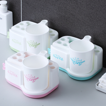 Fogkefetartó beépített pastadózóval és szájöblítő pohárral