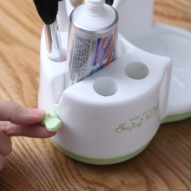 Fogkefetartó beépített pastadózóval és szájöblítő pohárral