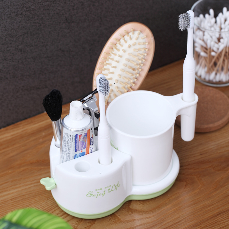 Fogkefetartó beépített pastadózóval és szájöblítő pohárral