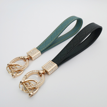 Ключодържател с удължена ромбовидна рамка с три страни, текстурирана повърхност, пръстен за ключове, цинкова сплав