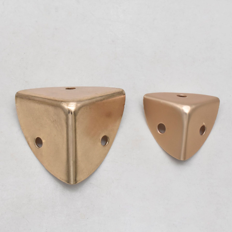 Προστατευτικό γωνίας από λαμαρίνα σιδήρου, ανθεκτικό στη φθορά, αξεσουάρ αποσκευών, Shangyi, άνοιξη 2024