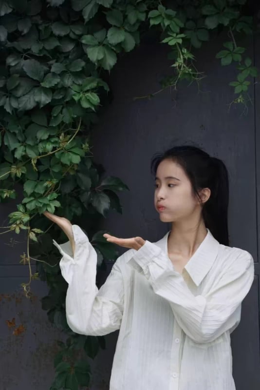 Cămașă polo în stil coreean, croială lejeră, mâneci lungi, poliester, fără călcare, nasturi în față