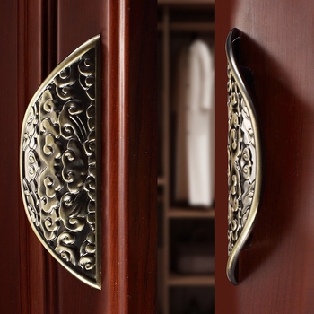 Set ručki za vrata ormarića u novokineskom stilu, cinkova legura, model 1513, marka Fandero – namještajni hardver