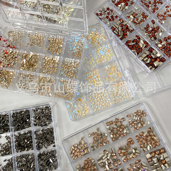 Nakit za nokte sa staklenim kristalima — motivi: mašna, zvjezdano nebo, leptir, zvjezdice; sladak, minimalistički INS stil; kutija s 12 pretinaca