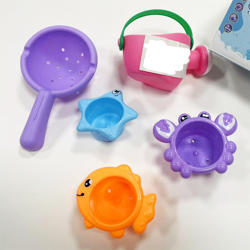 Plastična igračka za kupanje za bebe – raspršuje vodu i okretne cvjetove; interaktivna igračka za uzrast 0–3 godina
