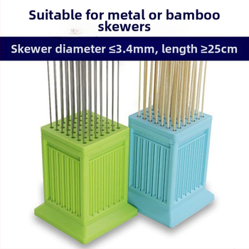 Železná grilovacia vidlica na špízy — nástroj na nabodávanie mäsa pre domáce použitie