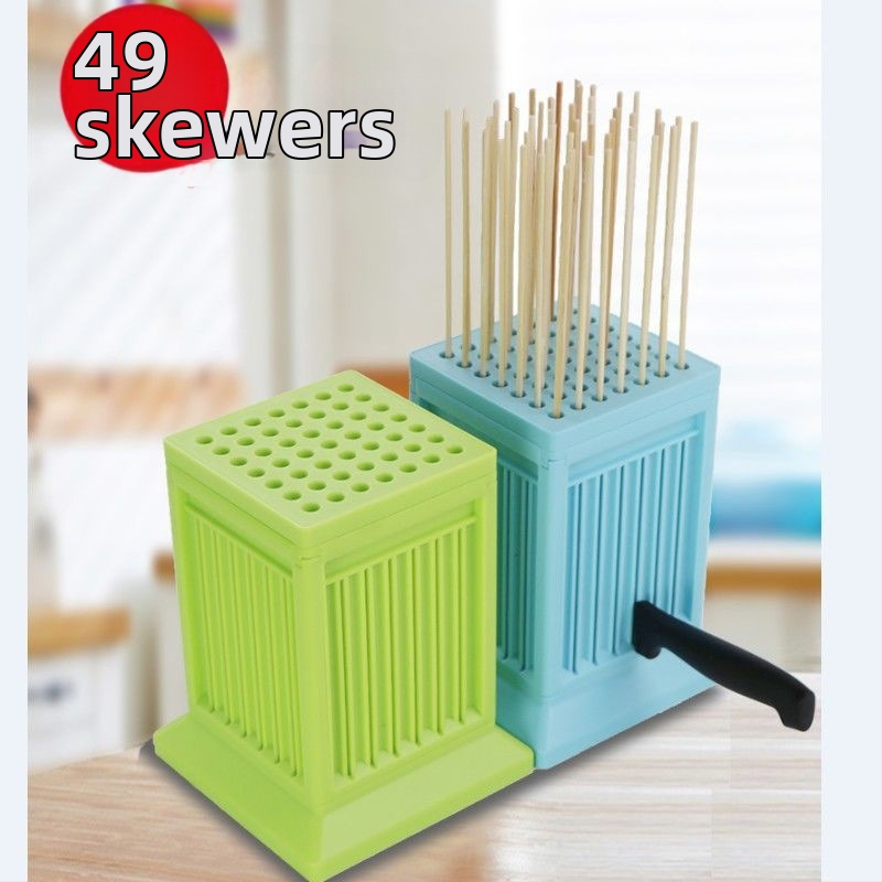 Železná grilovacia vidlica na špízy — nástroj na nabodávanie mäsa pre domáce použitie