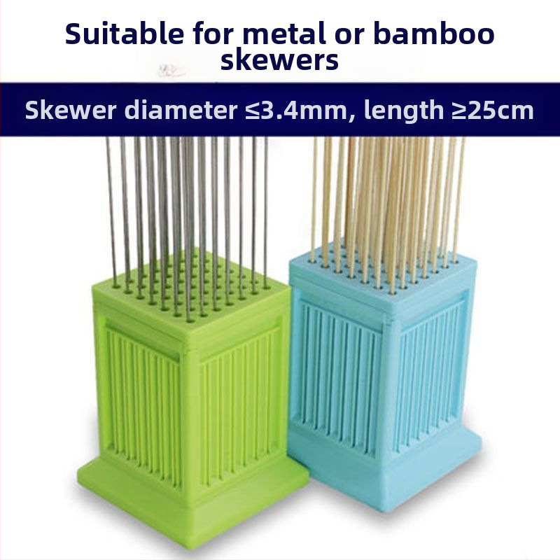 Železná grilovacia vidlica na špízy — nástroj na nabodávanie mäsa pre domáce použitie