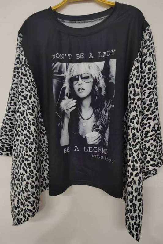 Ženski top s bat rukavima, anime uzorak, 95% poliester, okrugli izrez, dolman rukavi, duljina 50–65 cm