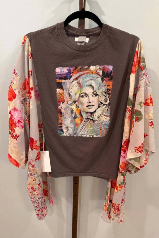 Ženski top s bat rukavima, anime uzorak, 95% poliester, okrugli izrez, dolman rukavi, duljina 50–65 cm