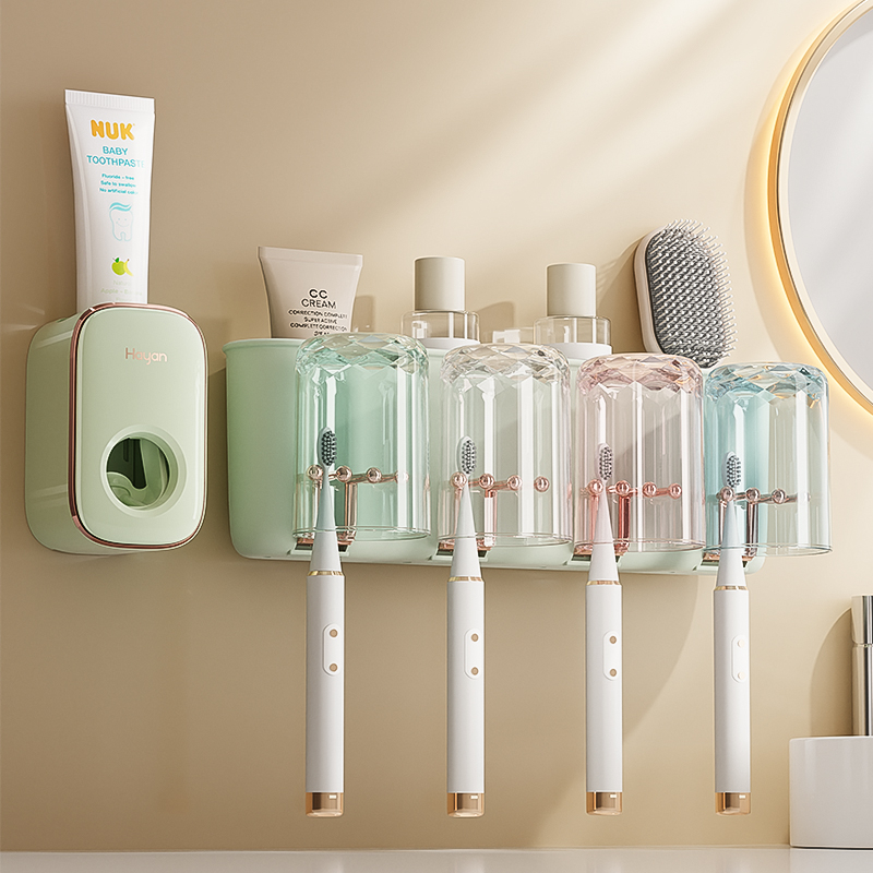 Стенен автоматичен изстисквач за паста за зъби и държач за четки за зъби