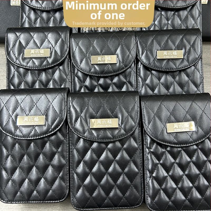 Krosbody torba za rame s lancem, kvilti uzorak, PU materijal, zatvaranje na zip, laminirani unutarnji džep