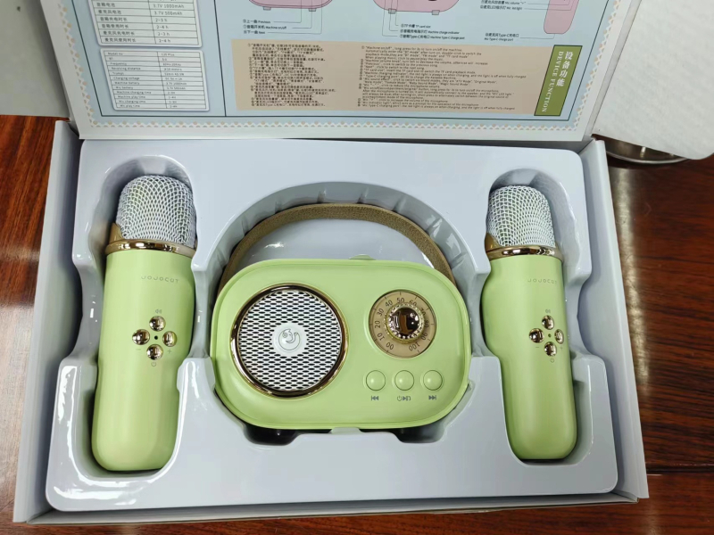 C20Plus Mikrofonski Bluetooth zvučnik za karaoke – Ugrađena baterija 1000–1200mAh, Bluetooth 5.1, 8W, raspon frekvencija 100Hz–20kHz, doseg 10m