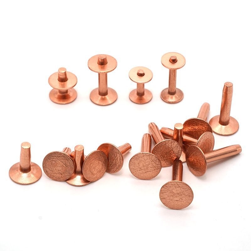 Kožni metalni dodaci za torbe i kaiše s nitima — materijal: drugi; obrada: vezenje; porijeklo: drugo; uzorak: drugo