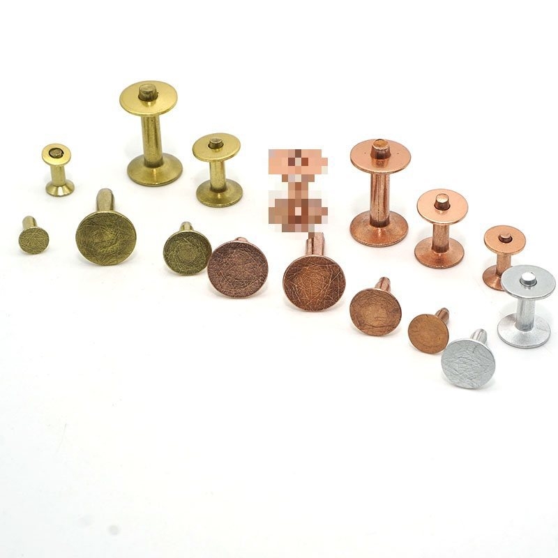 Kožni metalni dodaci za torbe i kaiše s nitima — materijal: drugi; obrada: vezenje; porijeklo: drugo; uzorak: drugo