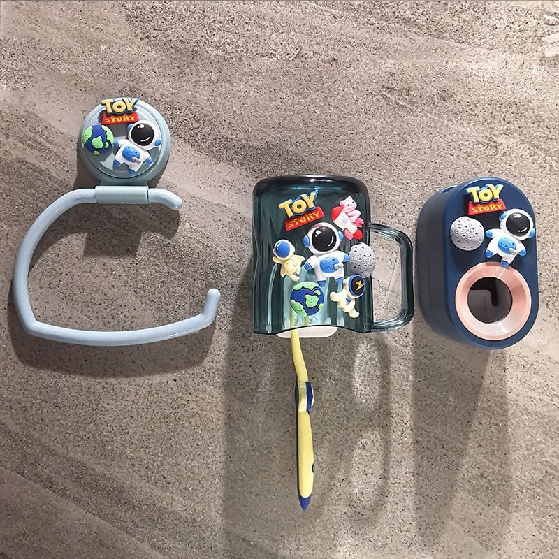 Plastični stalak za ručnike u dječjoj kupaonici s crtić dizajnom, nije uvezen