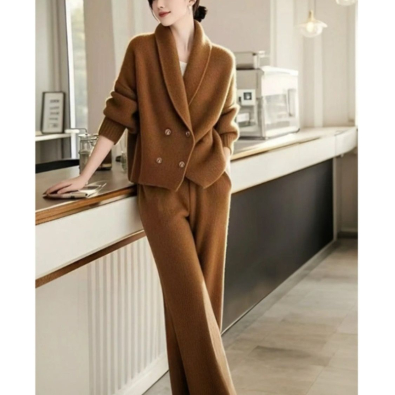 Set tricotat casual din două piese cu palton-sweater și pantaloni largi (bumbac; lungime pantaloni: trei sferturi; mânecă: printesă; sezon: iarnă-primăvară; stil: Doamnă Elegantă)