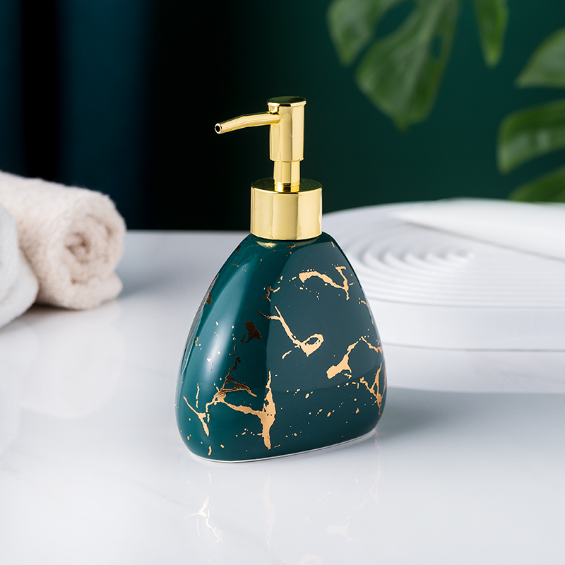 Керамичен петчастен комплект за баня с чаши за уста и за четки за зъби