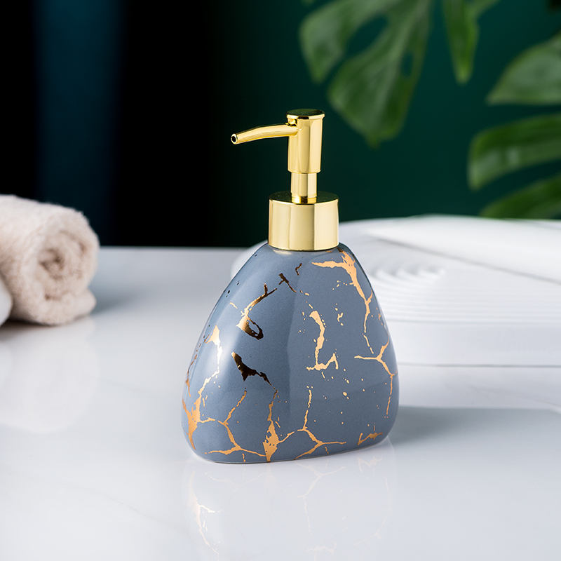 Керамичен петчастен комплект за баня с чаши за уста и за четки за зъби