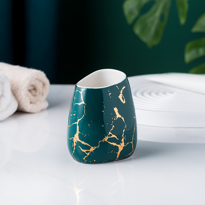 Керамичен петчастен комплект за баня с чаши за уста и за четки за зъби