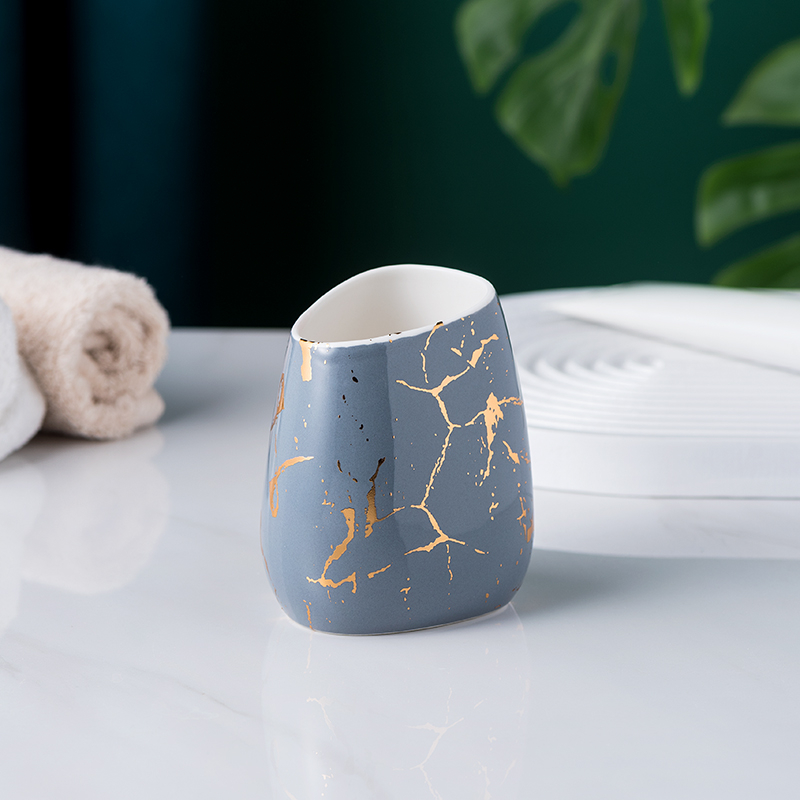 Керамичен петчастен комплект за баня с чаши за уста и за четки за зъби