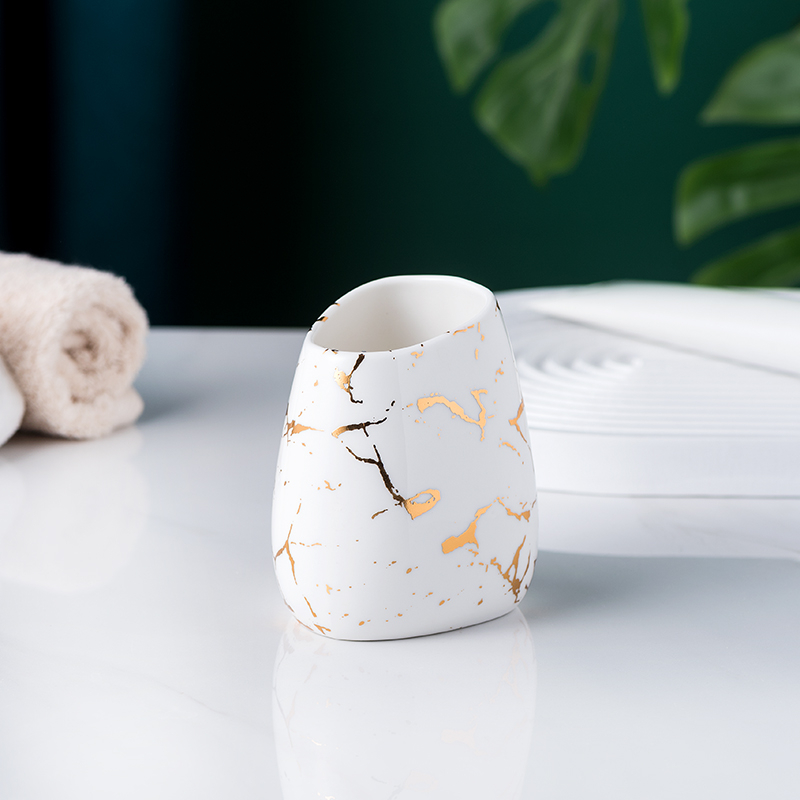 Керамичен петчастен комплект за баня с чаши за уста и за четки за зъби